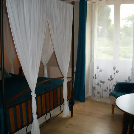 Le Pre Joli Guest house *